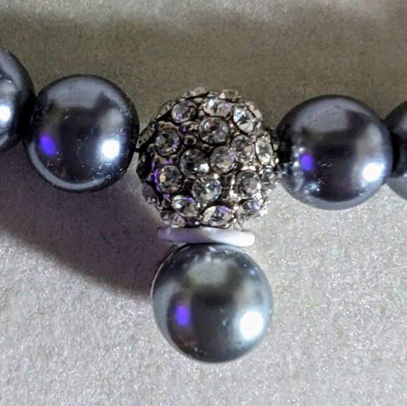 Cote' d' Azur Jewelry Set in Box comes with a necklace, earrings, and a watch - Picture 6 of 8